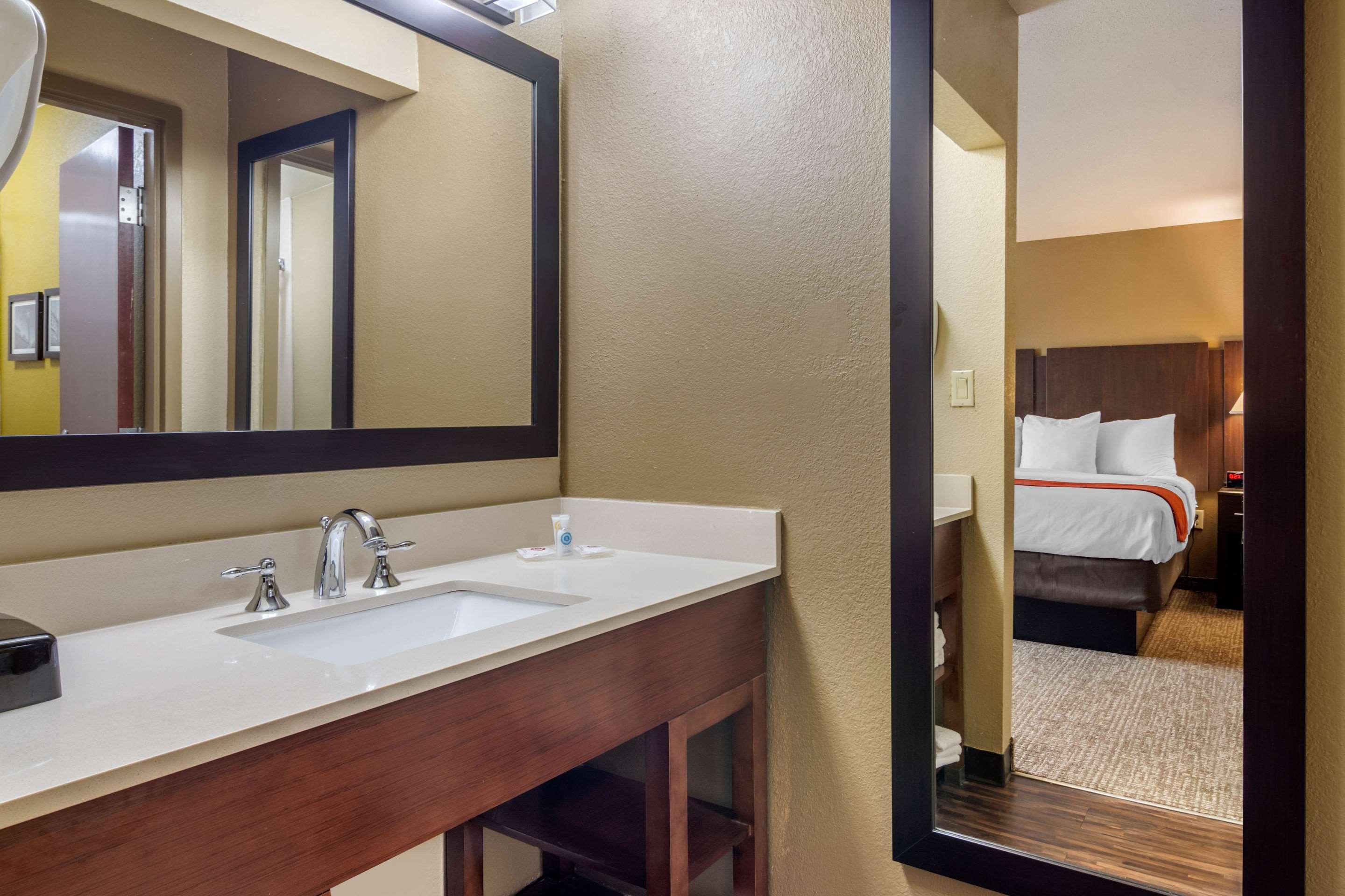 Comfort Inn & Suites Perry National Fairgrounds Area Екстериор снимка