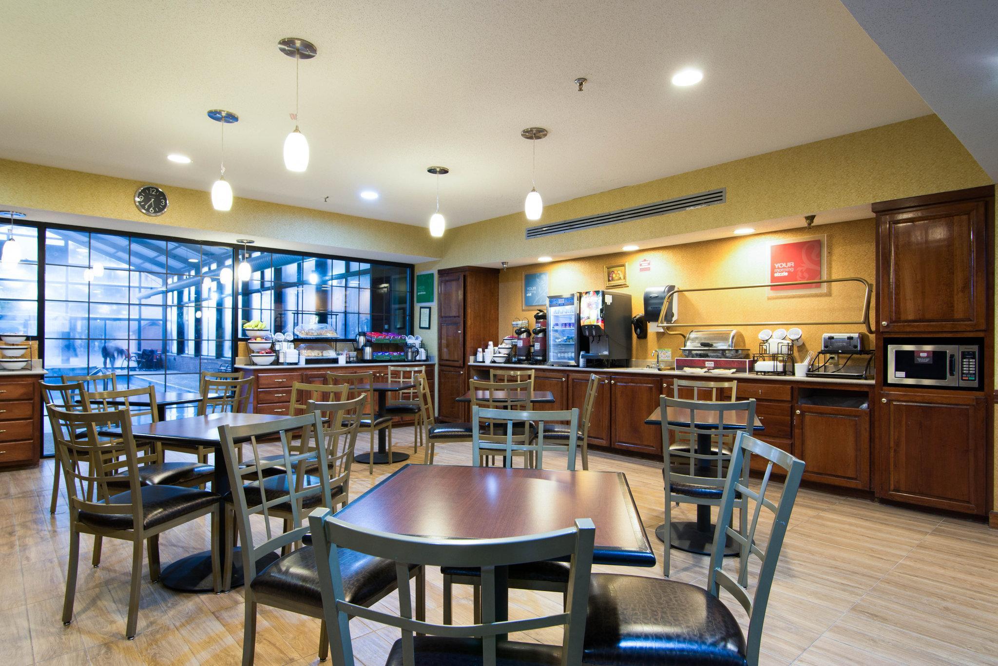 Comfort Inn & Suites Perry National Fairgrounds Area Екстериор снимка